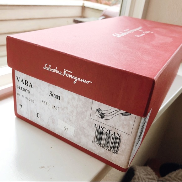 NWT Salvatore Ferragamo Vara Pumps